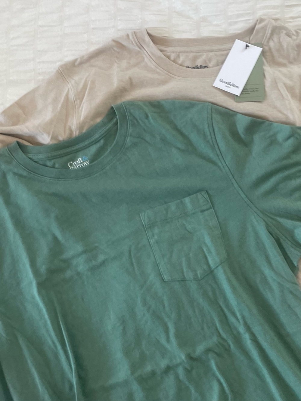 Men’s Large tee Bundle Green Pocket Tee and Beige Crewneck Top